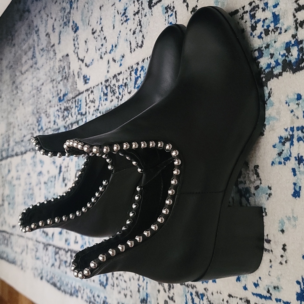 GB Call-Me Leather Ball Chain Detail Shooties